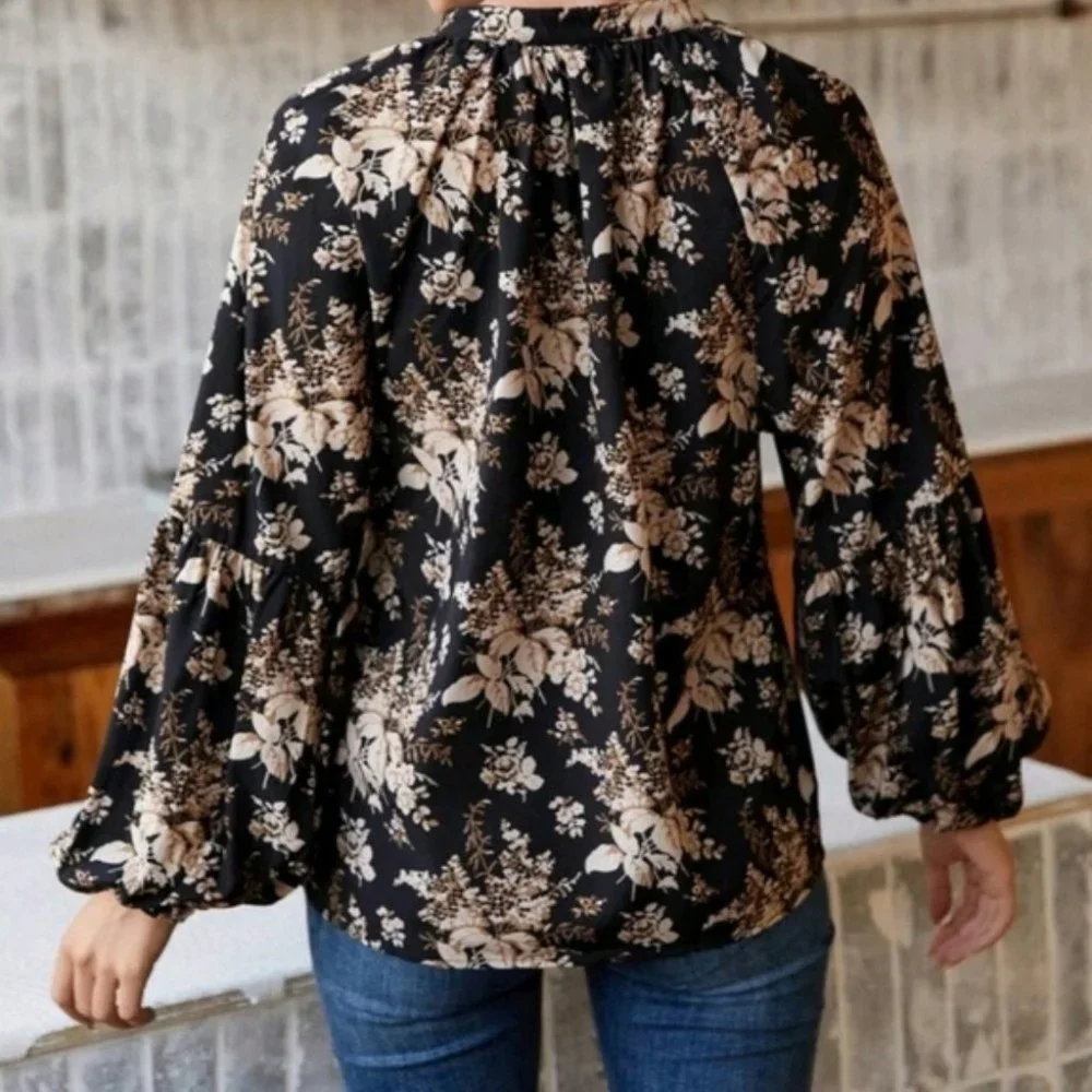 Classic V-neck Floral print Blouse - Picture 4 of 6